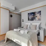 Deo Plaza Premium & Riverside By Downtown
