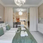 Deo Plaza Premium & Riverside By Downtown 4*