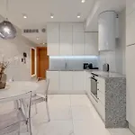 Deo Plaza Premium & Riverside By Downtown