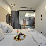 Apartahotel Deo Plaza Premium & Riverside By Downtown