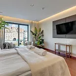 Deo Plaza Premium & Riverside By Downtown