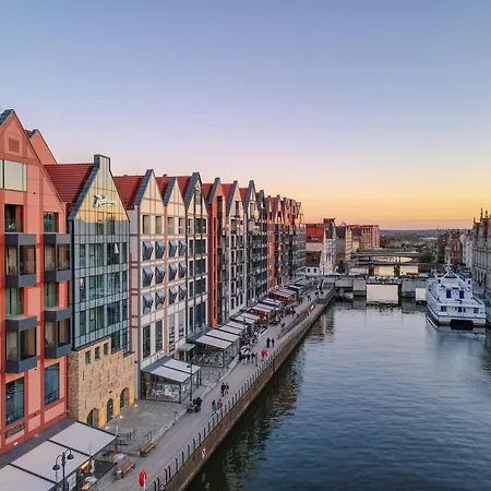 Deo Plaza Premium & Riverside By Downtown Apartman *