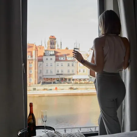 Deo Plaza Premium Suites, Riverside & Radisson By Downtown Apartament *