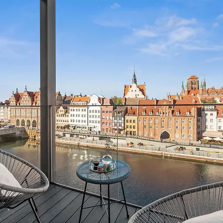 Deo Plaza Premium Suites, Riverside & Radisson By Downtown Gdansk