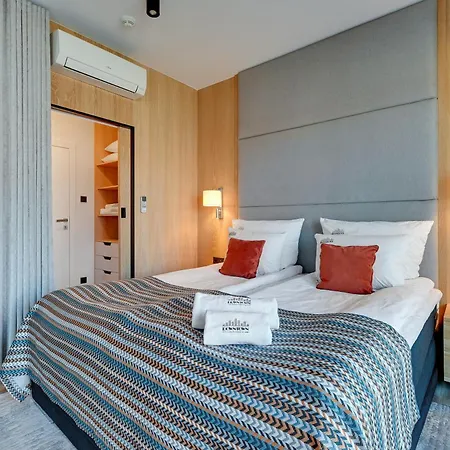 Deo Plaza Premium Suites, Riverside & Radisson By Downtown Gdansk