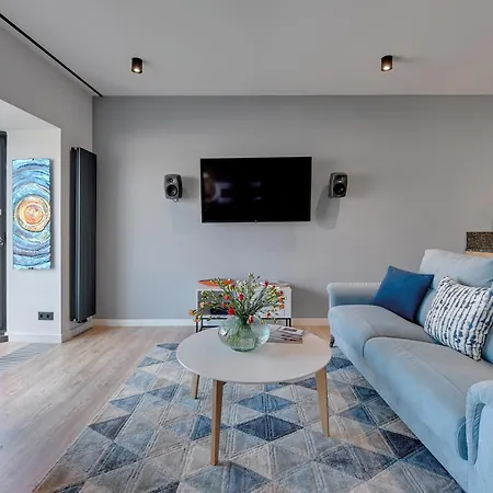 Apartment Deo Plaza Premium Suites, Riverside & Radisson By Downtown *