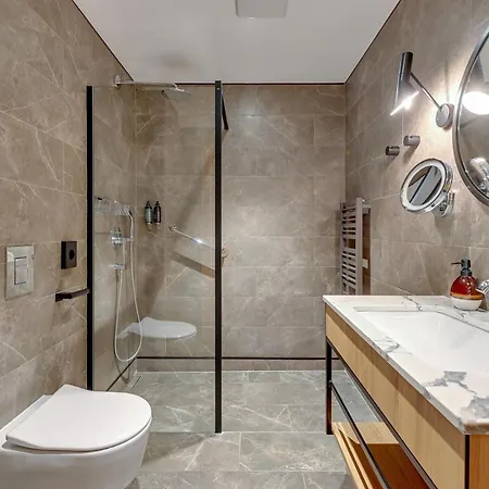 Deo Plaza Premium & Riverside By Downtown 4*