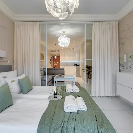 Deo Plaza Premium & Riverside By Downtown 4*