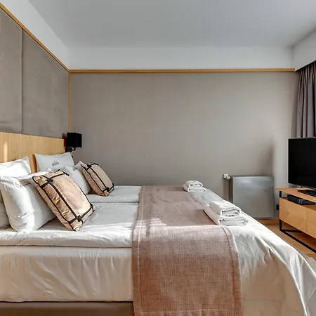 Deo Plaza Premium Suites, Riverside & Radisson By Downtown *