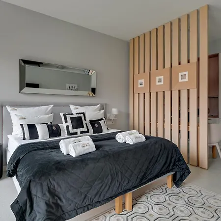 Deo Plaza Premium Suites, Riverside & Radisson By Downtown Apartment