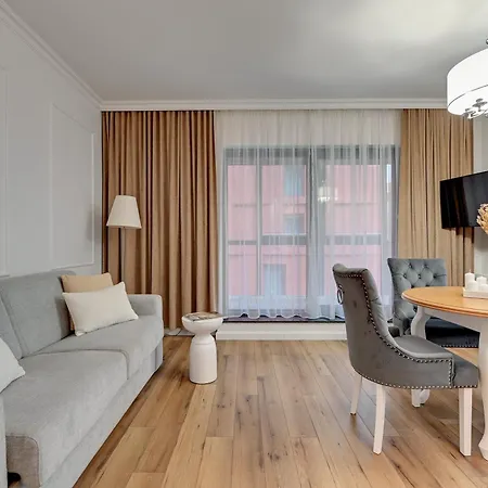Deo Plaza Premium Suites, Riverside & Radisson By Downtown Gdansk