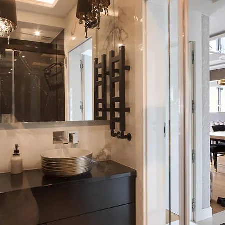 Deo Plaza Premium Suites, Riverside & Radisson By Downtown
