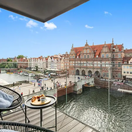 Deo Plaza Premium Suites, Riverside & Radisson By Downtown Gdańsk
