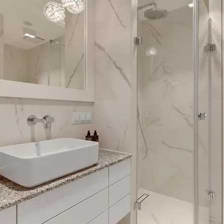 Deo Plaza Premium Suites, Riverside & Radisson By Downtown Gdańsk