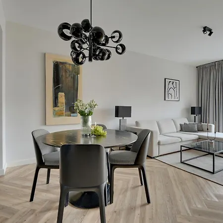Deo Plaza Premium Suites, Riverside & Radisson By Downtown Gdańsk